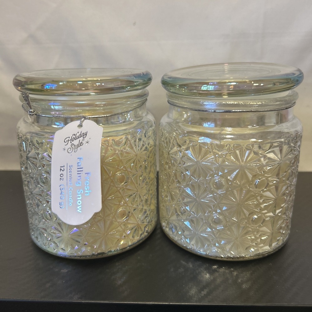Snowflake Holiday Style Fresh Falling Snow & Red Berry Balsam‎  Candle 12oz